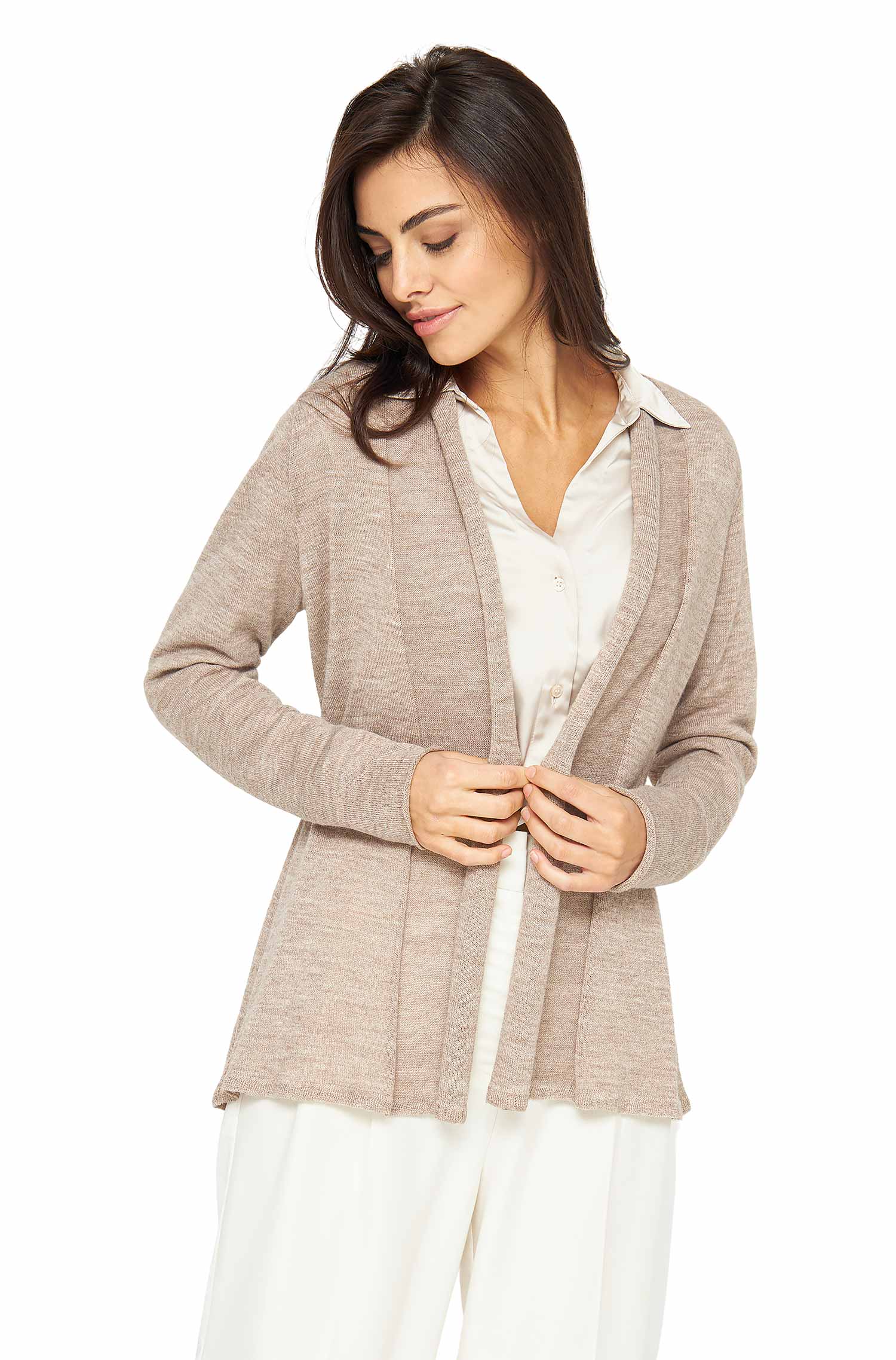 Alpaka Strickjacke PENELOPE aus 100% Baby Alpaka-sand