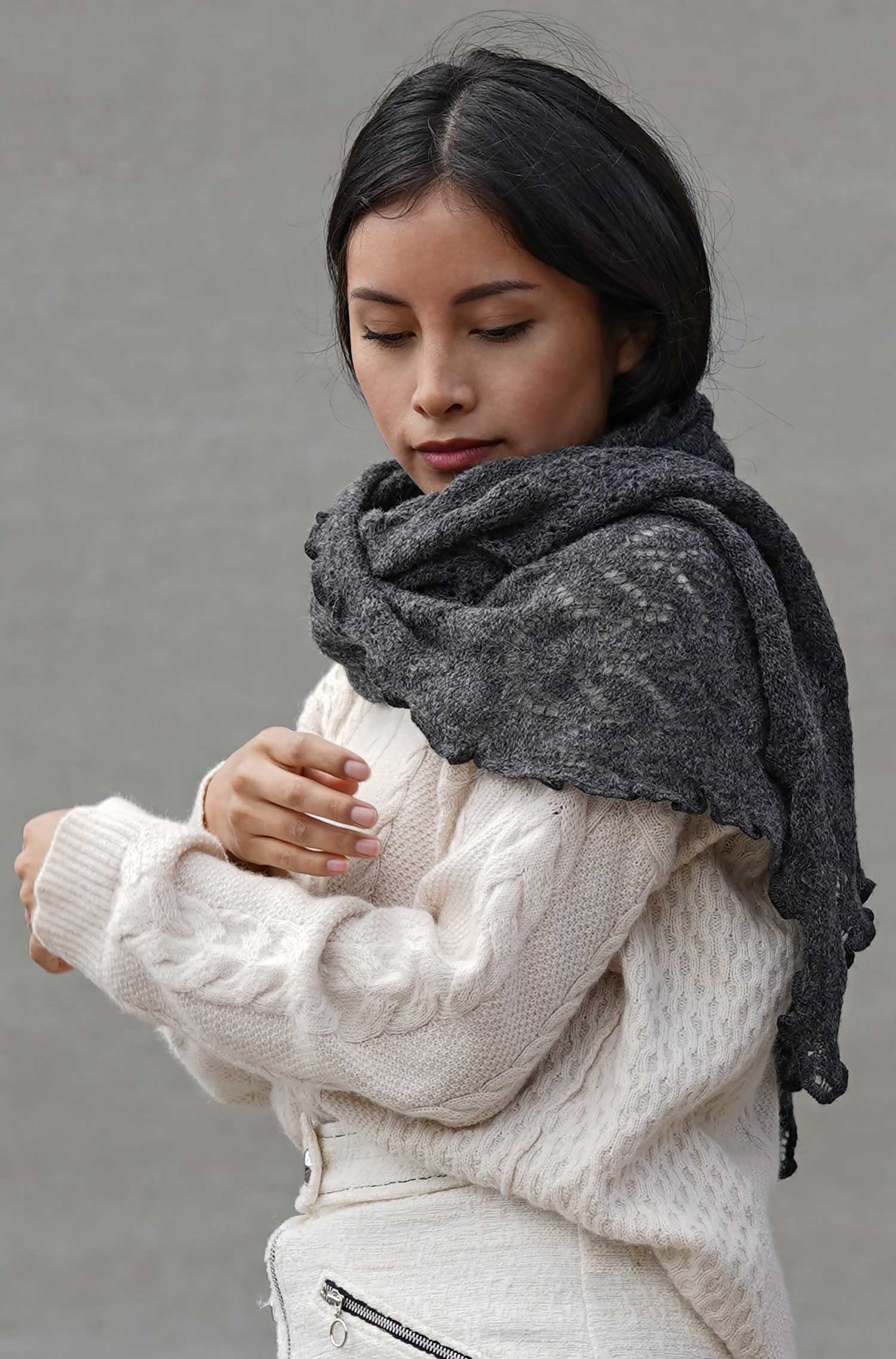 Alpaka Schal HADIA aus 55% Baby Alpaka & 26% Merino-anthrazit