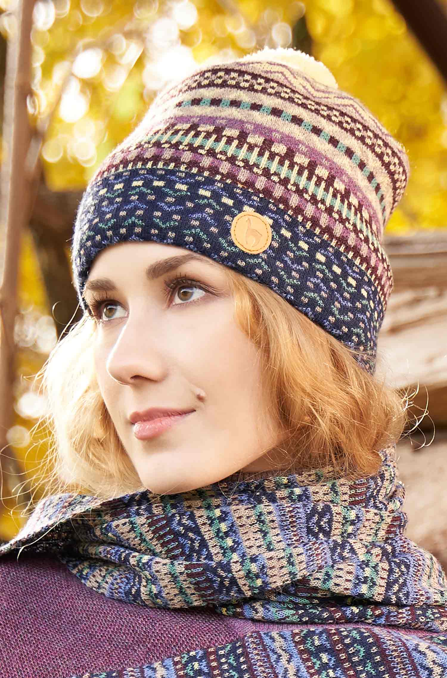 Alpaka Mütze DILAYA mit Bommel-sand multi