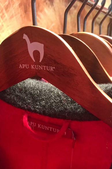 20-er Pack APU KUNTUR Kleiderbügel Holz 45 cm mit Alpaka Logo Unisex Damen Herren_35502