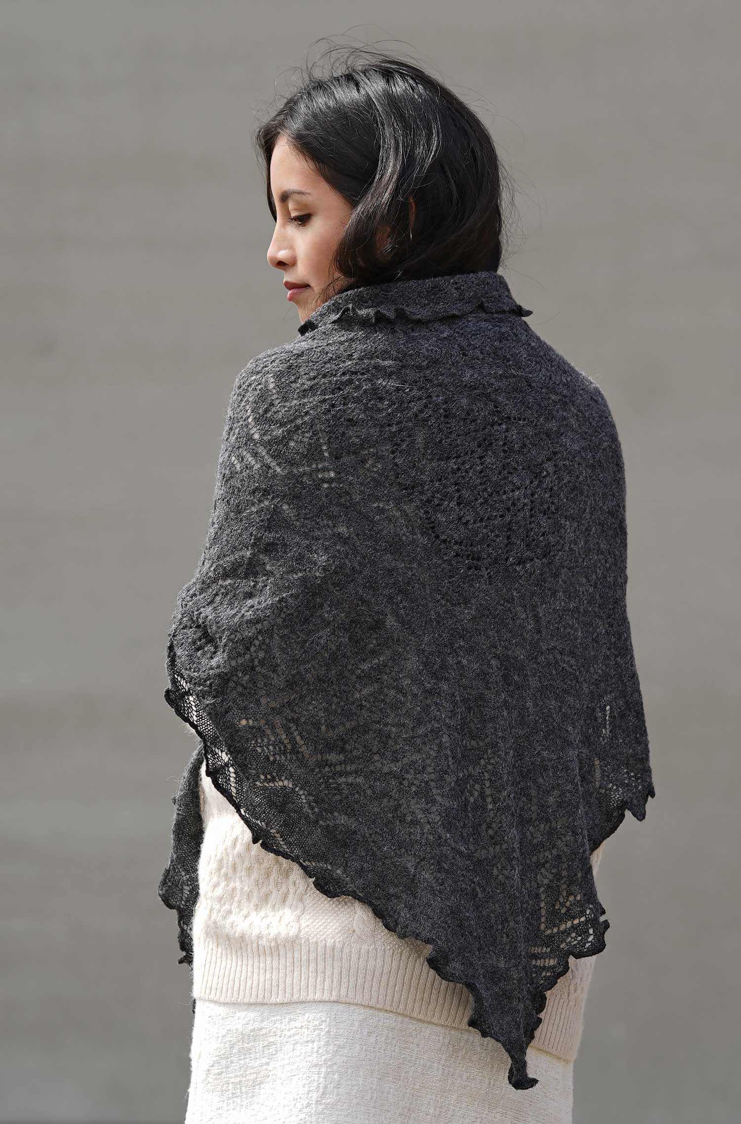 Alpaka Schal HADIA aus 55% Baby Alpaka & 26% Merino-anthrazit